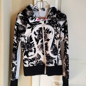 Lululemon scuba jacket size 4 ..